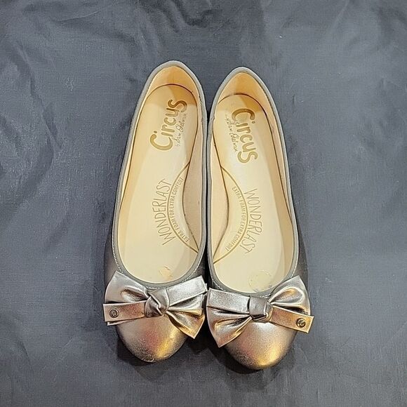 CIRCUS BY SAM EDELMAN WOMEN"S SILVER LOGO CARMEN ROUND TOE SLIP ON FLATS - Picture 3 of 14